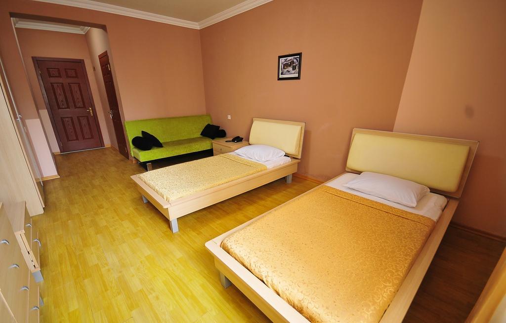 Prestige Hotel บาทูมิ ภายนอก รูปภาพ