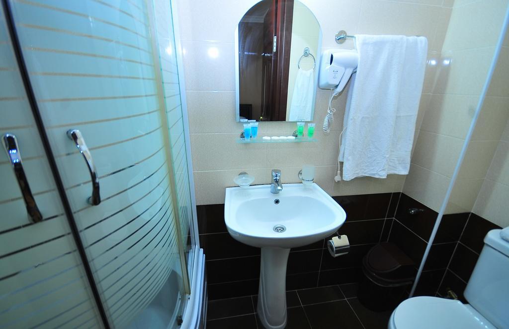 Prestige Hotel บาทูมิ ภายนอก รูปภาพ